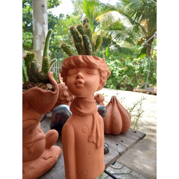 Chậu đất nung hình tomboy