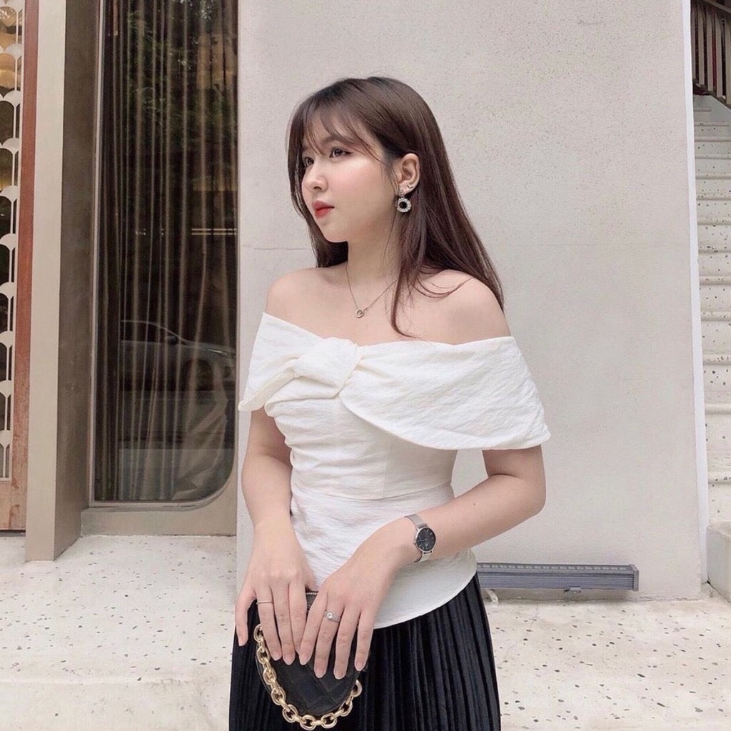 Áo peplum trắng trễ vai nơ có 2 cách mặc