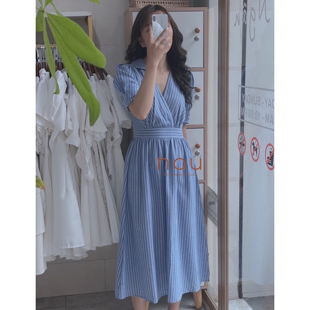 Đầm xanh sọc cổ V phối sơ mi bo eo