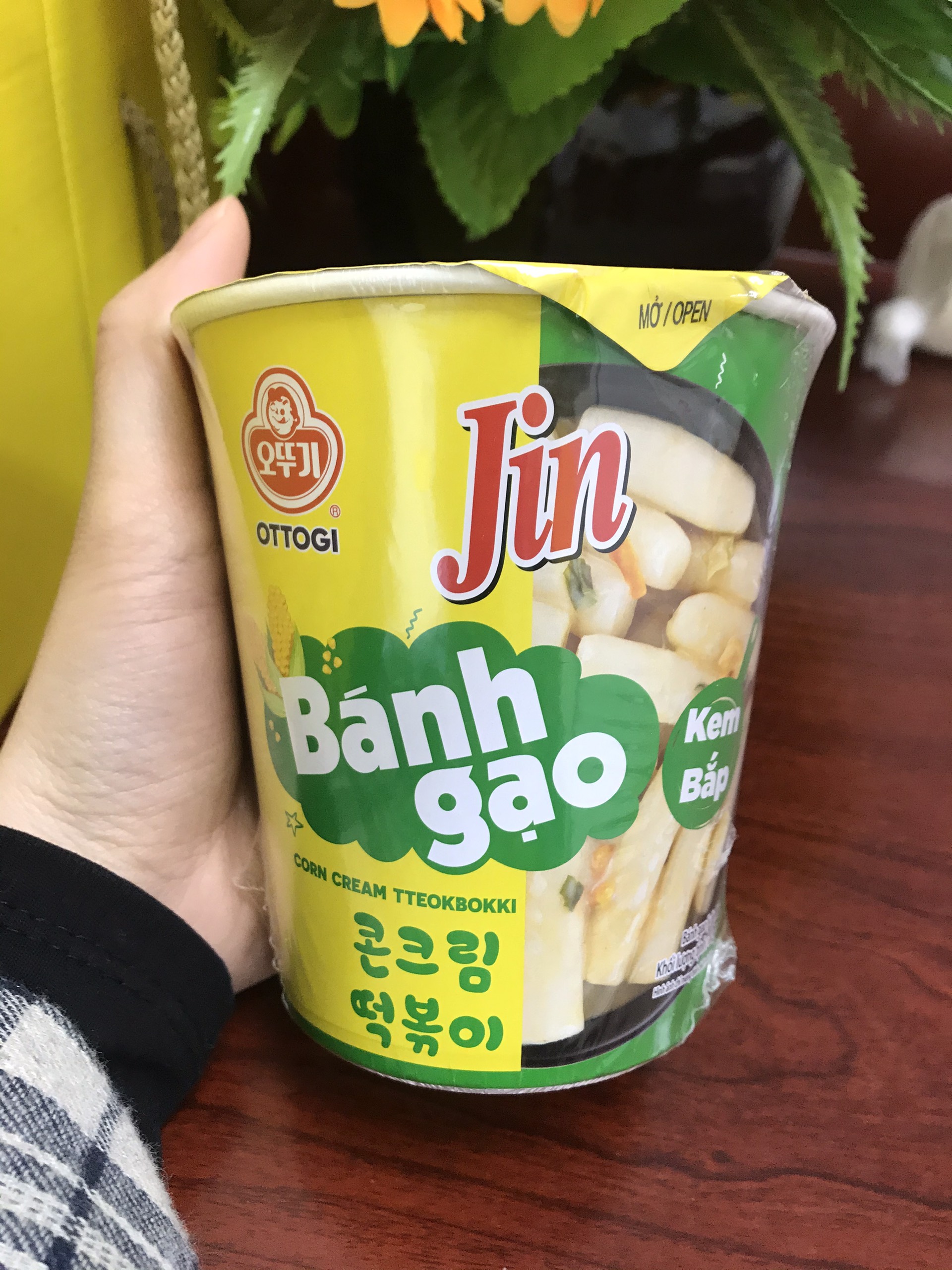 Bánh gạo Ottogi Jin kem bắp ly 82g