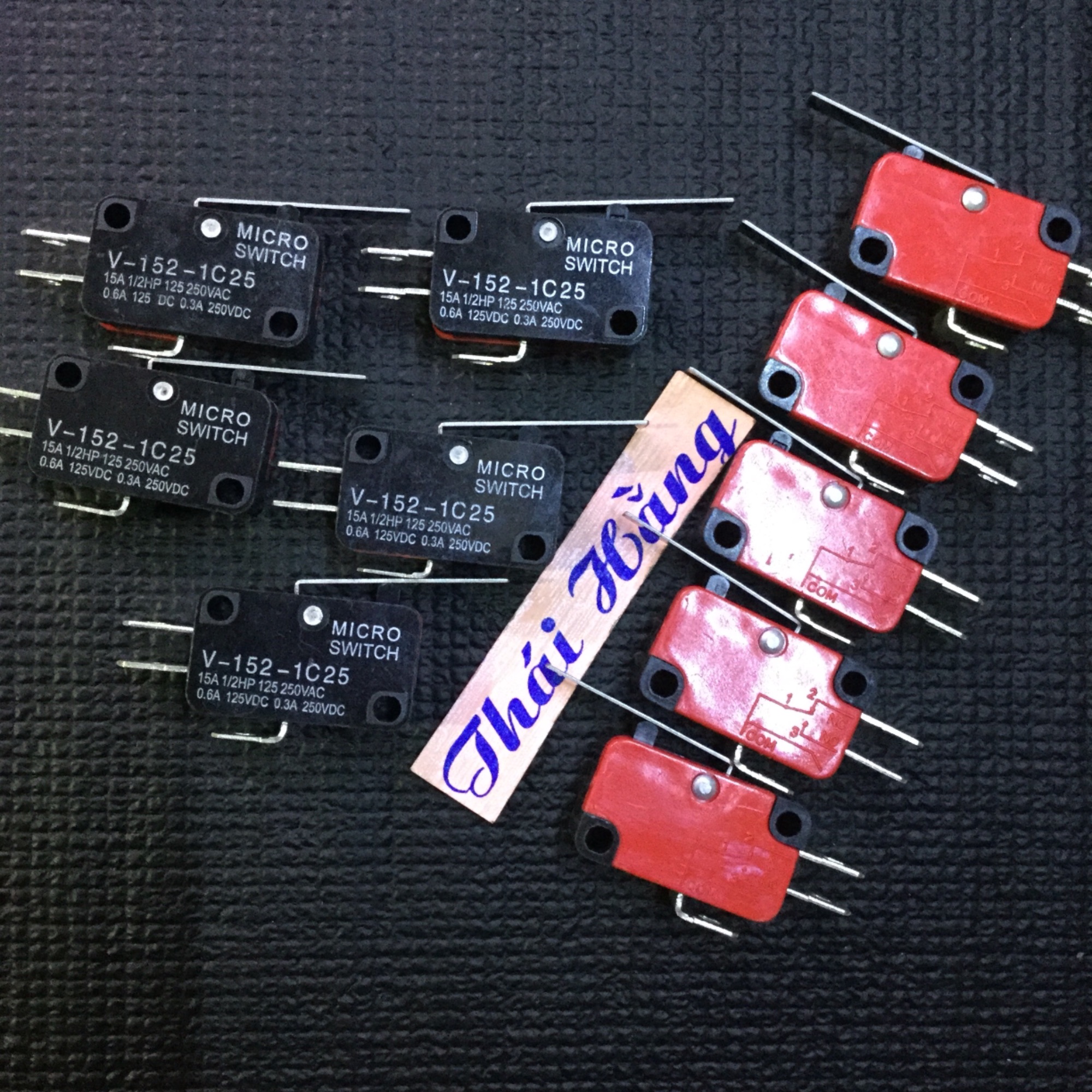 10 công tắc hành trình V-152-1C25 không bánh xe