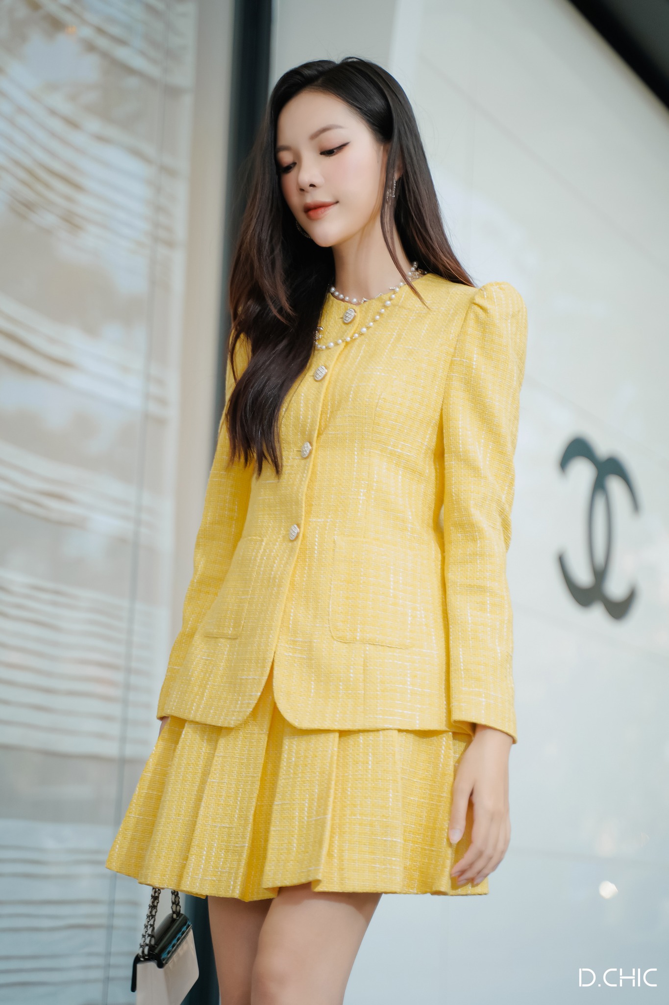 Chân váy ngắn cạp lớn xếp ly D.CHIC MS: 381606