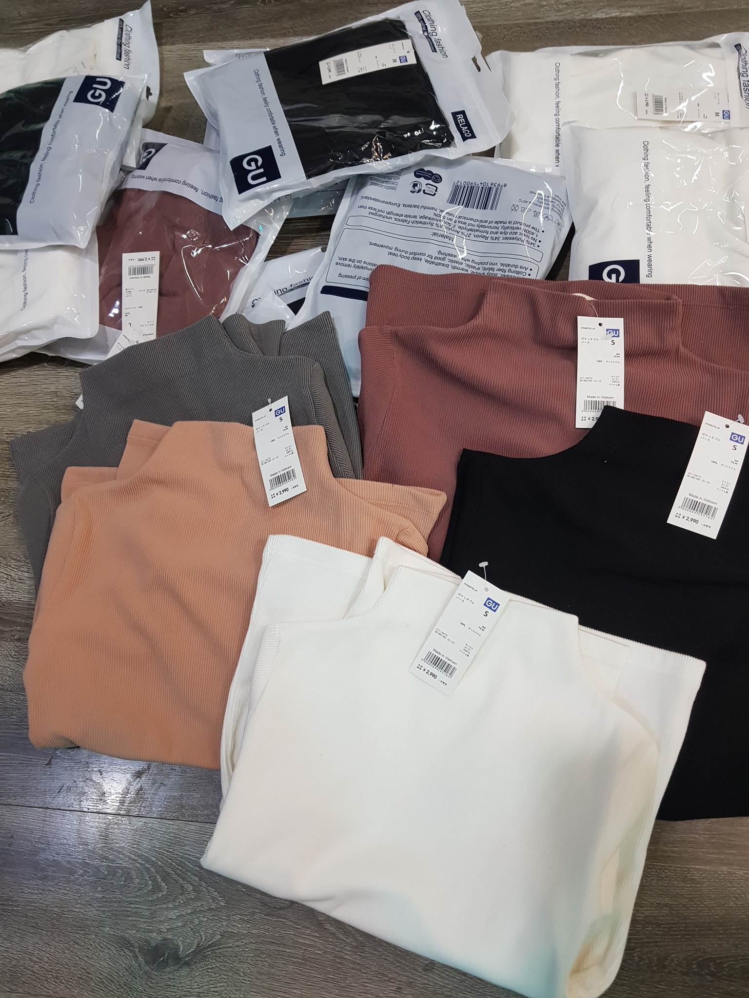 Áo Gu cổ gân chất mềm mịn