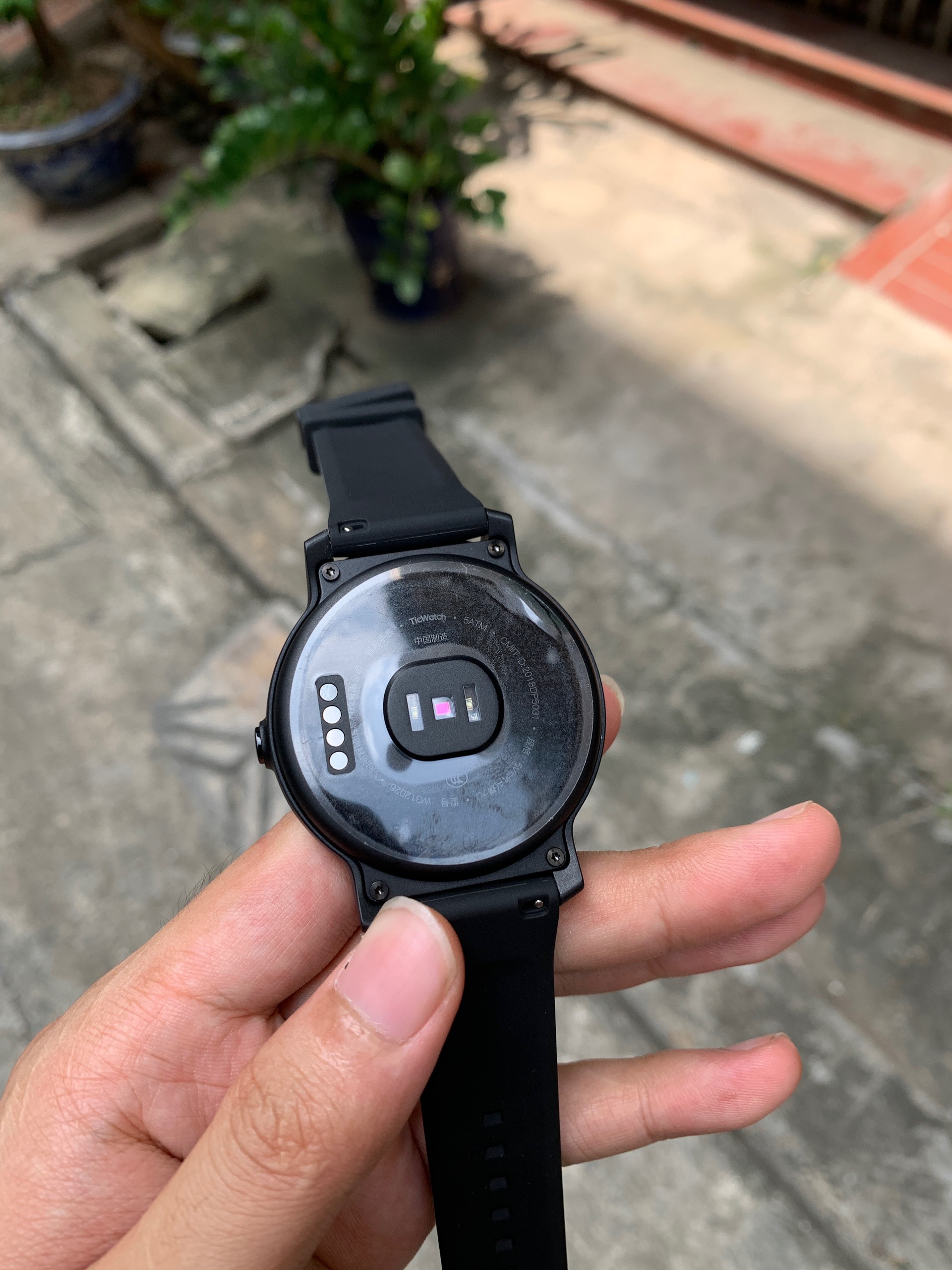 Đồng hồ thông minh Ticwatch E2 - chống nước 50m