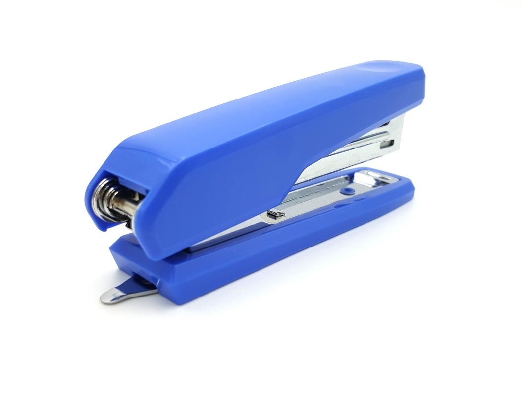Dập ghim 10 Deli 0229 (15 tờ)