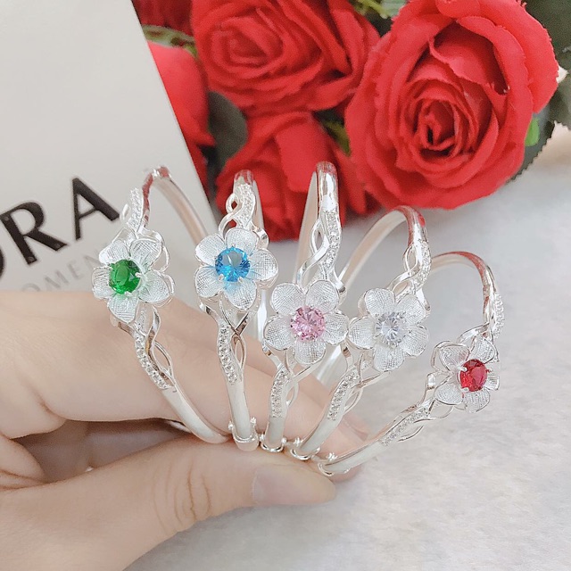 Vòng tay hoa đính đá nhân tạo chuẩn bạc ta