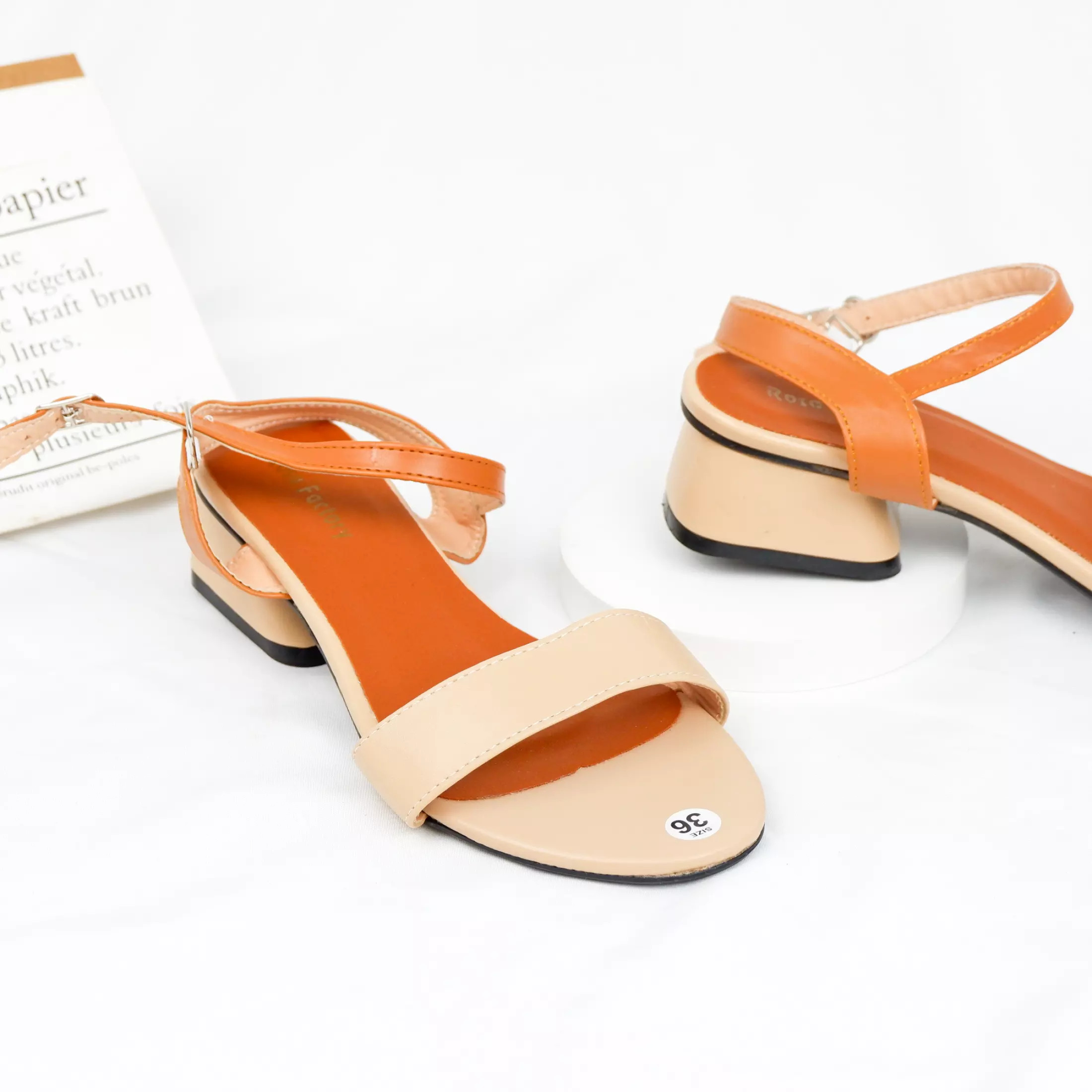 [Mã FASHIONGREEN264 giảm 10% tối đa 30k đơn từ 99k] Giày sandal gót vuông 3p RF