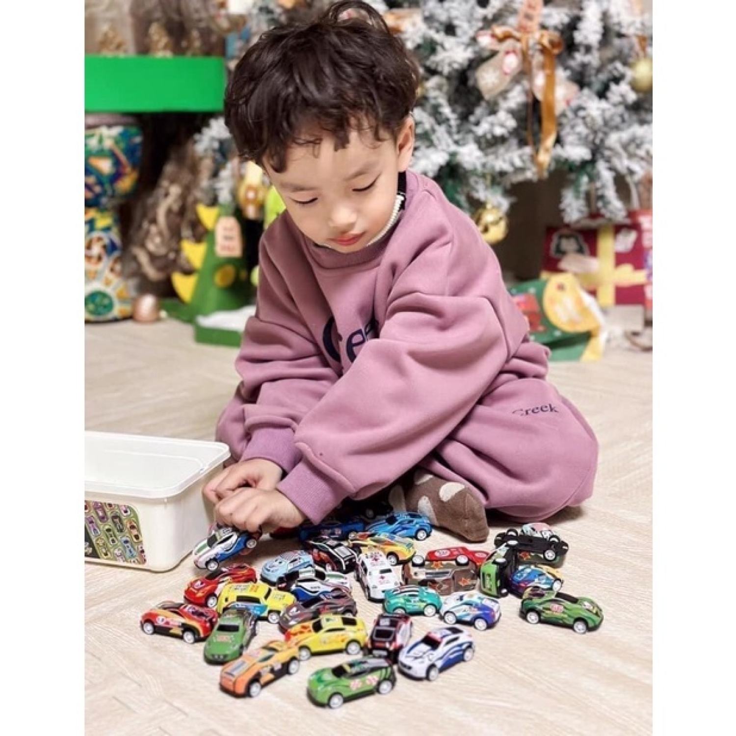 Ô tô đồ chơi mini kèm hộp cho bé