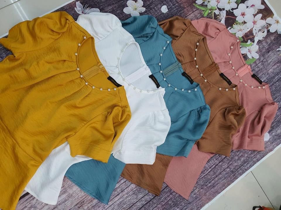 Áo thiết kế cổ xếp đính bẹt , eo peplum cho các nàng công sở