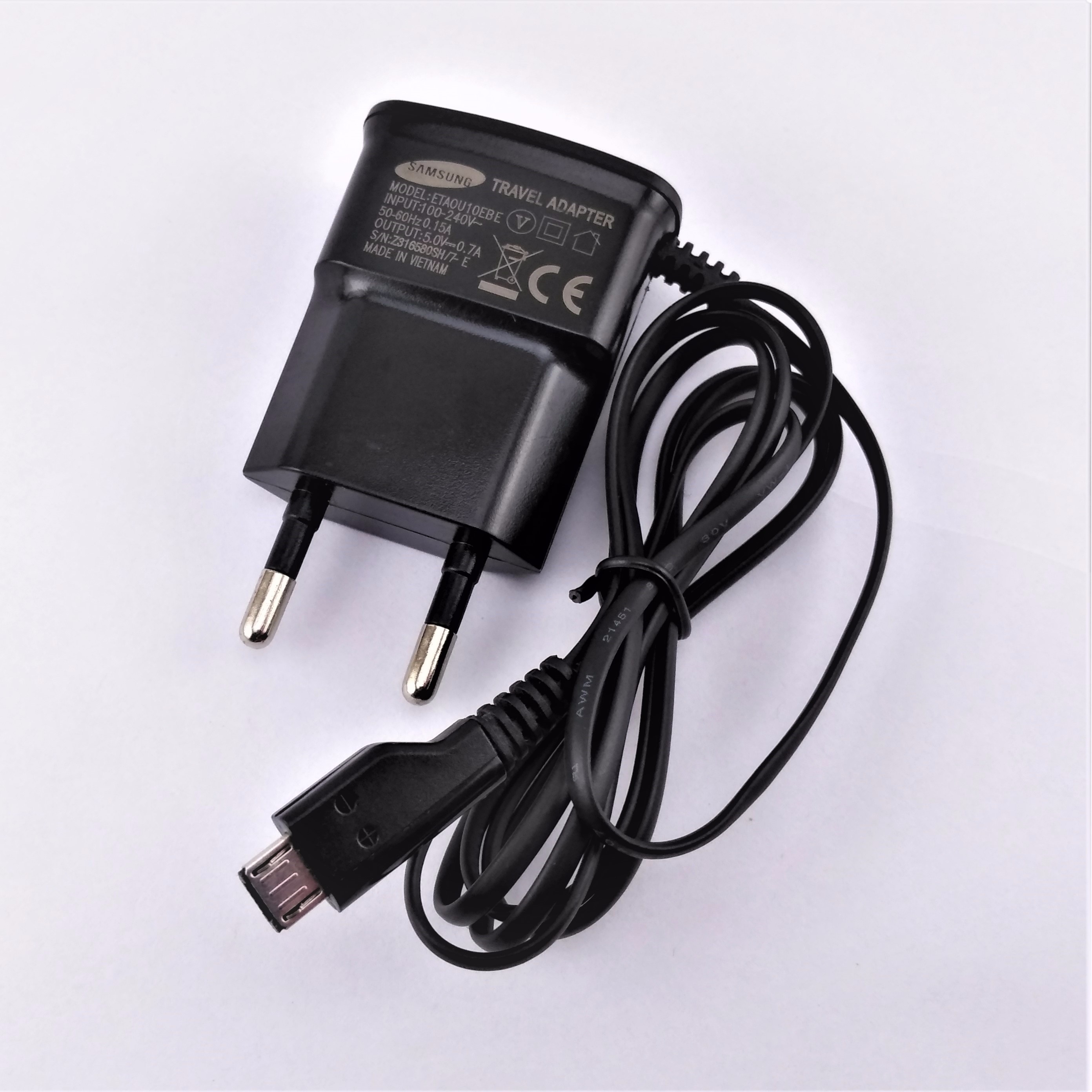 Củ sạc liền dây dùng cho các dòng máy chân Androi/Micro