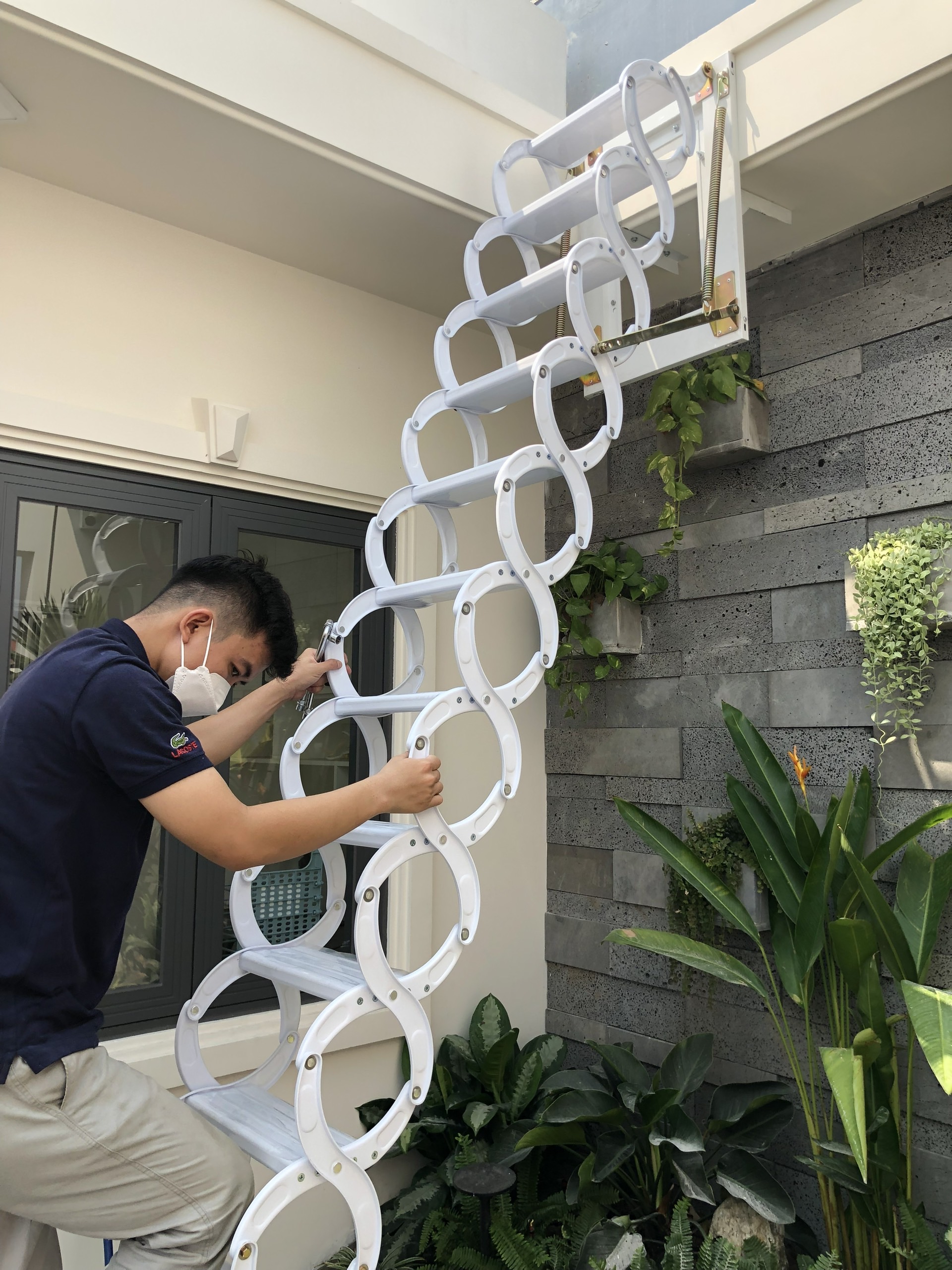 Thang Xếp Thông Minh - Thang Gác Tường