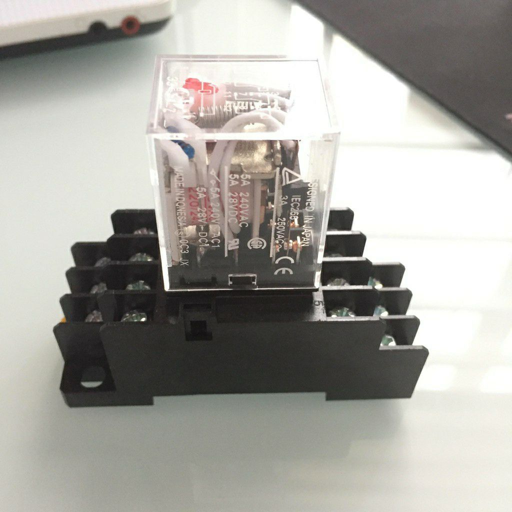 Rơ le 220v 8 chân to + Đế