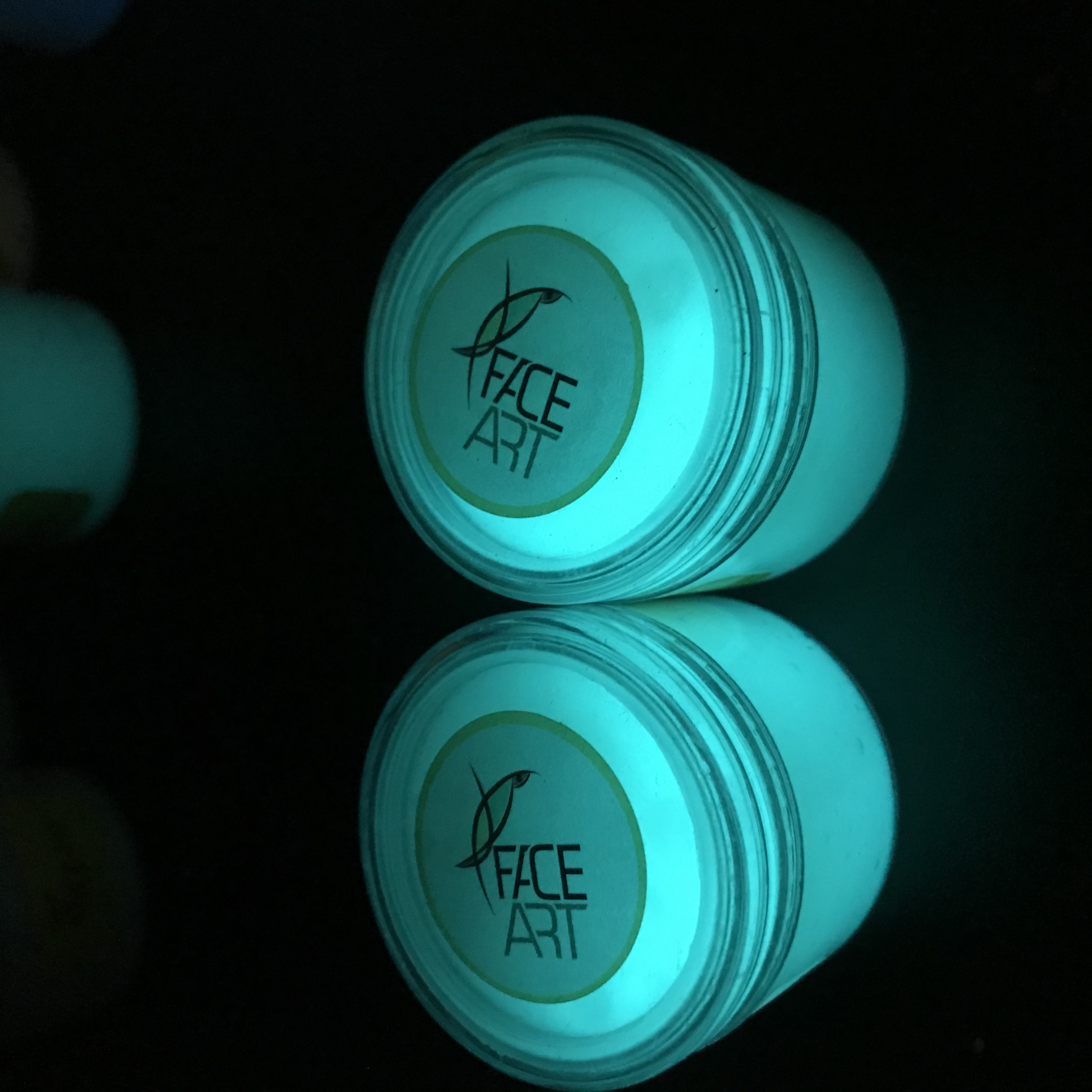 MÀU DẠ QUANG PHÁT SÁNG TRONG BÓNG TỐI  60GR - MÀU DẠ QUANG PHÁT SÁNG HẤP THỤ - MÀU  DẠ QUANG ĐA NĂNG VẼ TRÊN MỌI CHẤT LIỆU GIÀY , THỦY TINH , GỖ, VẢI,  TƯỜNG