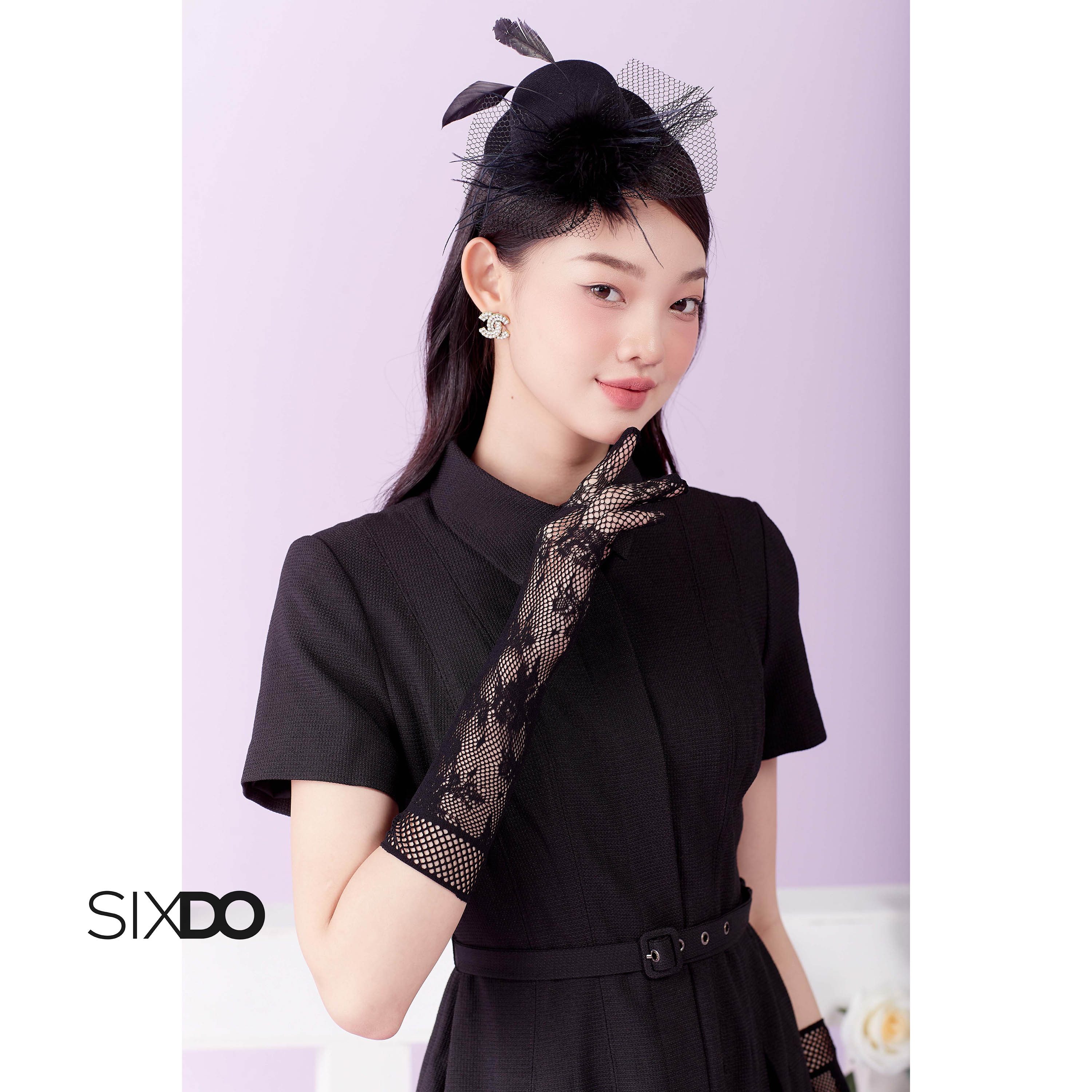 Đầm đen dáng xòe xếp ly SIXDO (Black Inverted Pleat Midi Raw Dress)