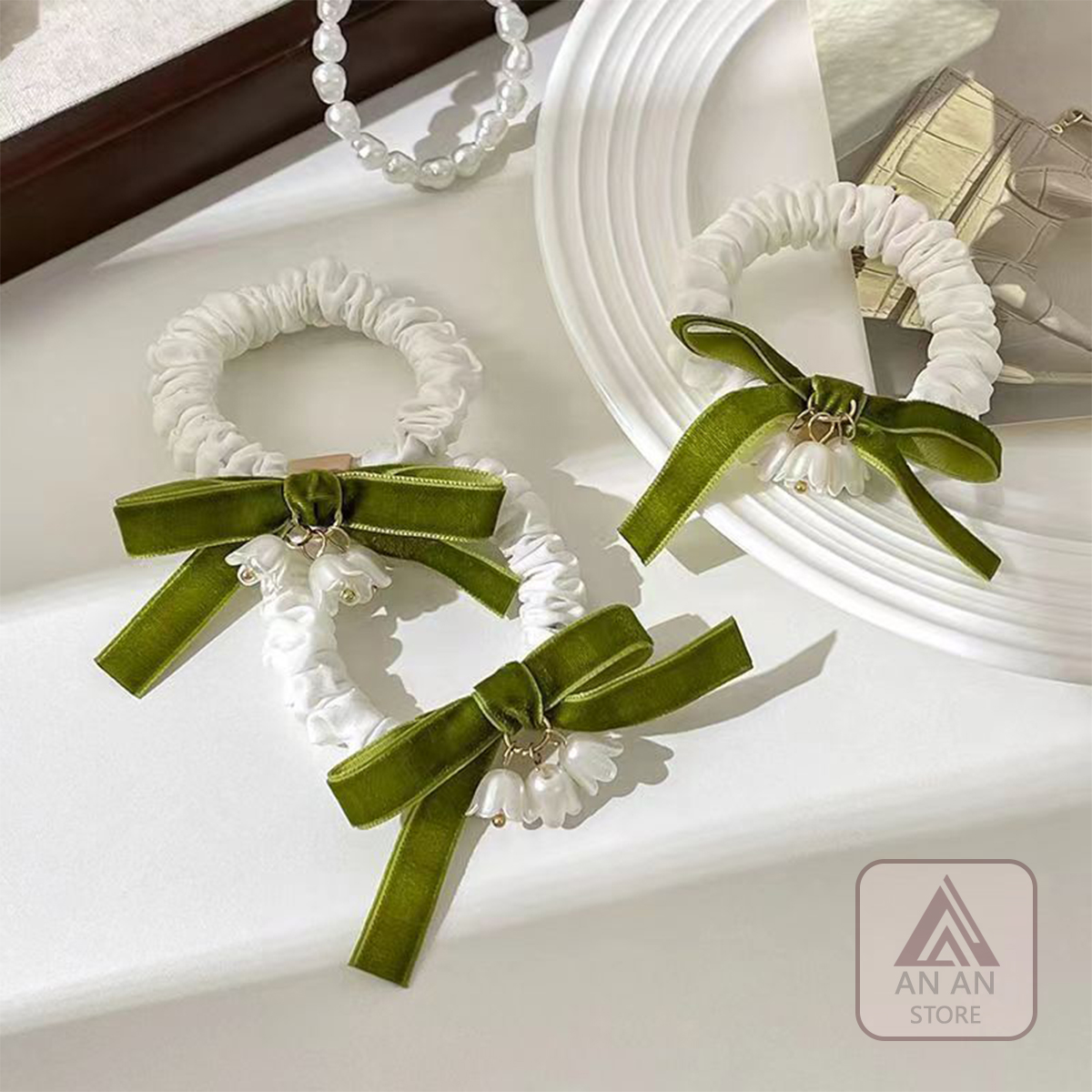 Cột Tóc Scrunchies Hoa Linh Lan Trắng
