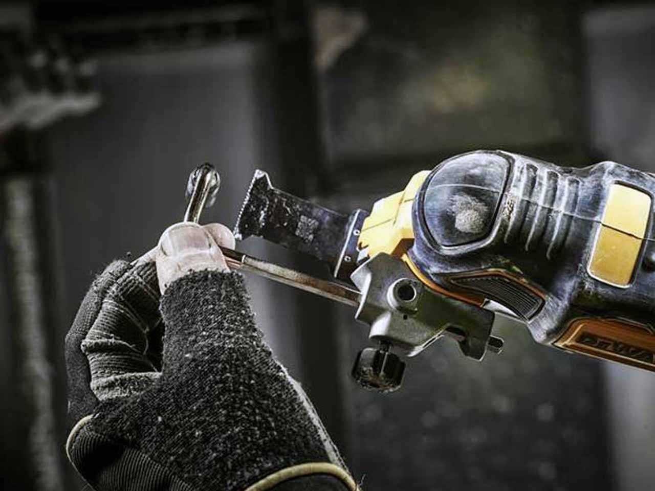[HCM]Máy cắt đa năng dùng pin Dewalt DCS355N