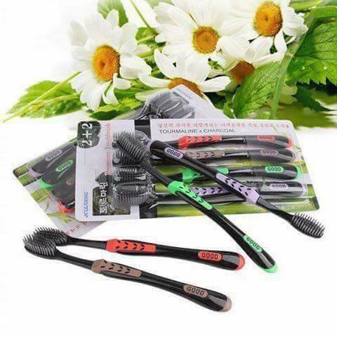 Vỉ 4 bàn chải đánh răng than tre hoạt tính