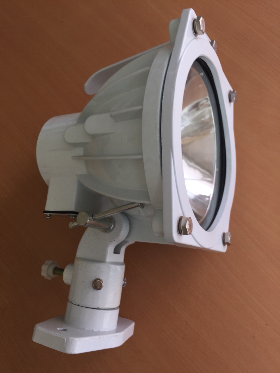 Đèn pha luồng hàng hải chiếu sáng sự cố 12/24V 100W, model: TG8