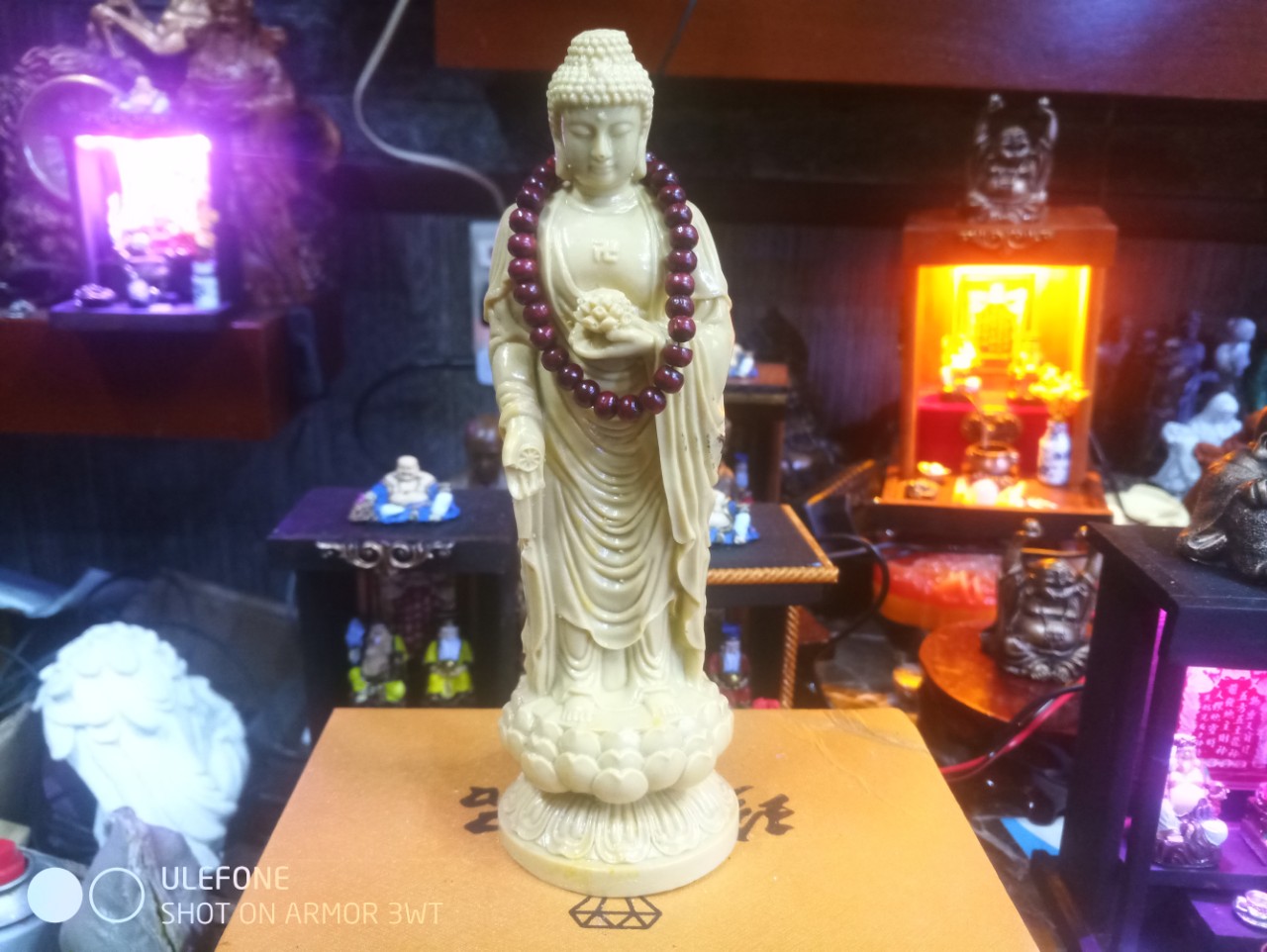 Tượng Phật A Di Đà bột đá . cao 20 cm