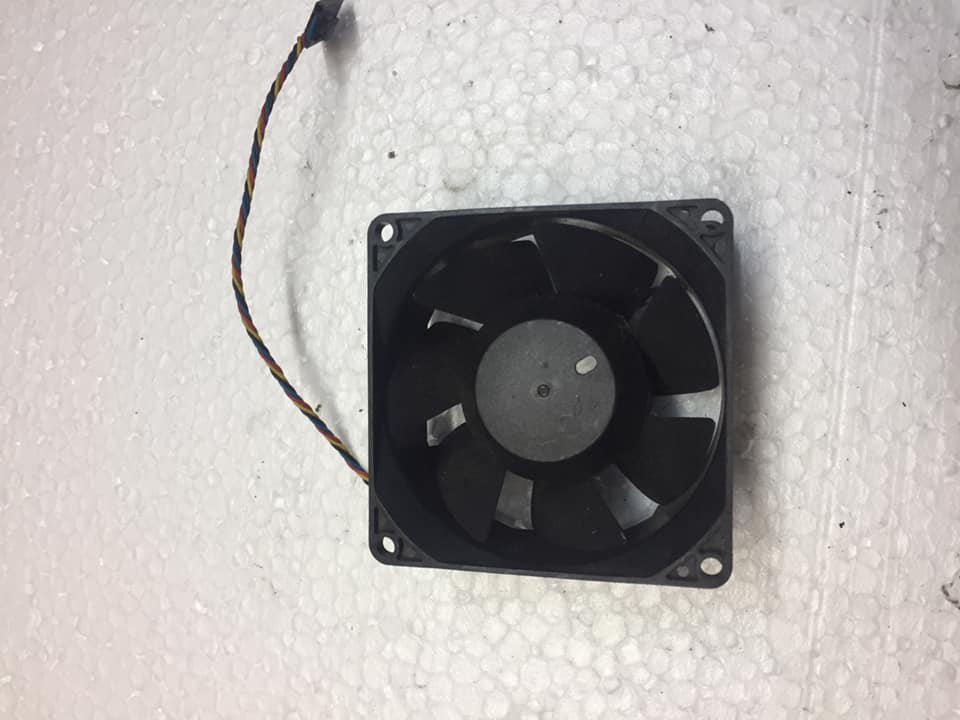Quạt fan siêu tốc 8x8x4cm chạy siêu khỏe