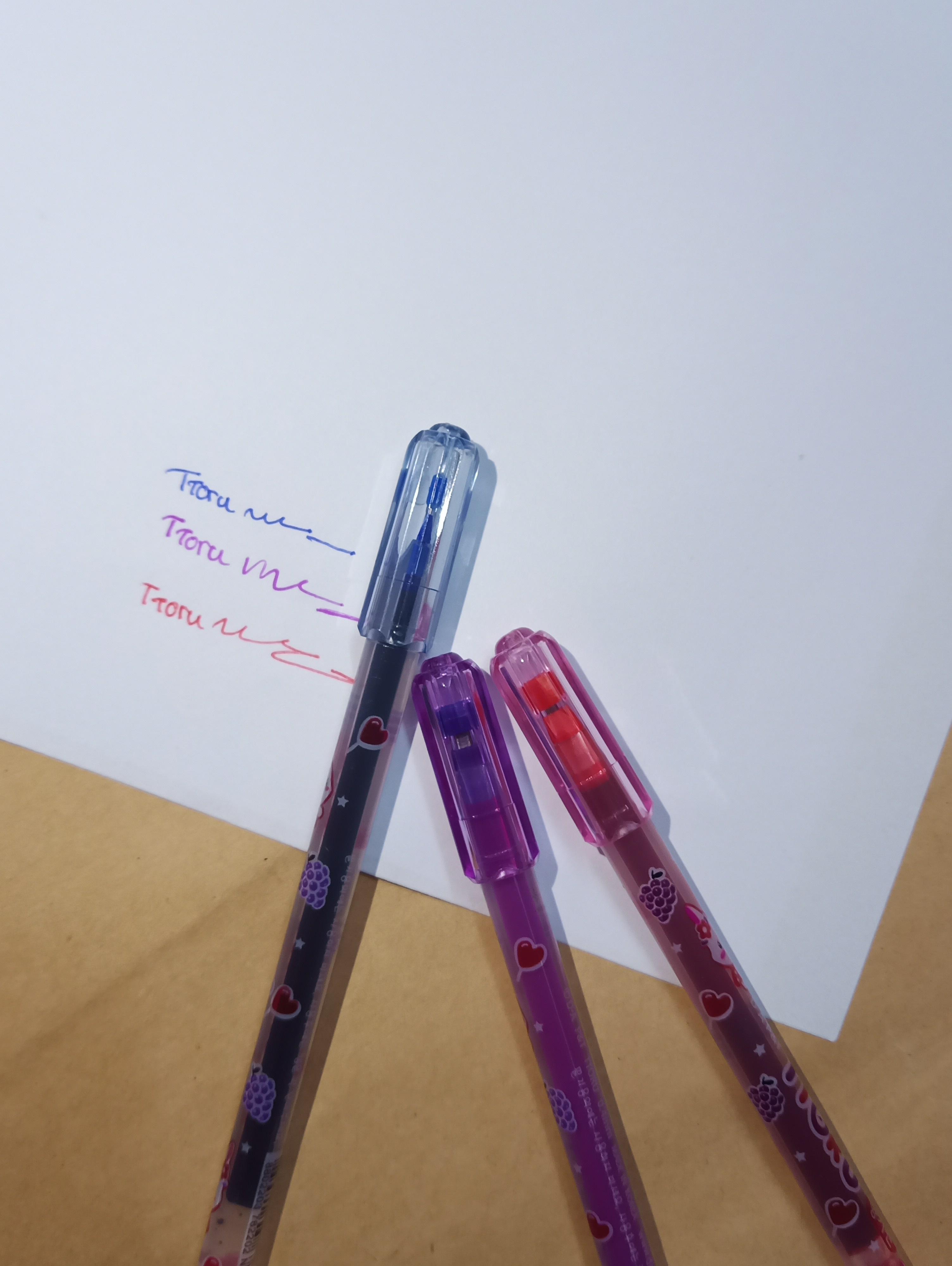 Ttoru 1 hộp 12 cây bút (mua 2 hộp khuyến mãi cây dao rọc giấy trị giá 15k, và mua 5 hộp tặng thêm 1 móc khoá thú mini ngẫu nhiên)