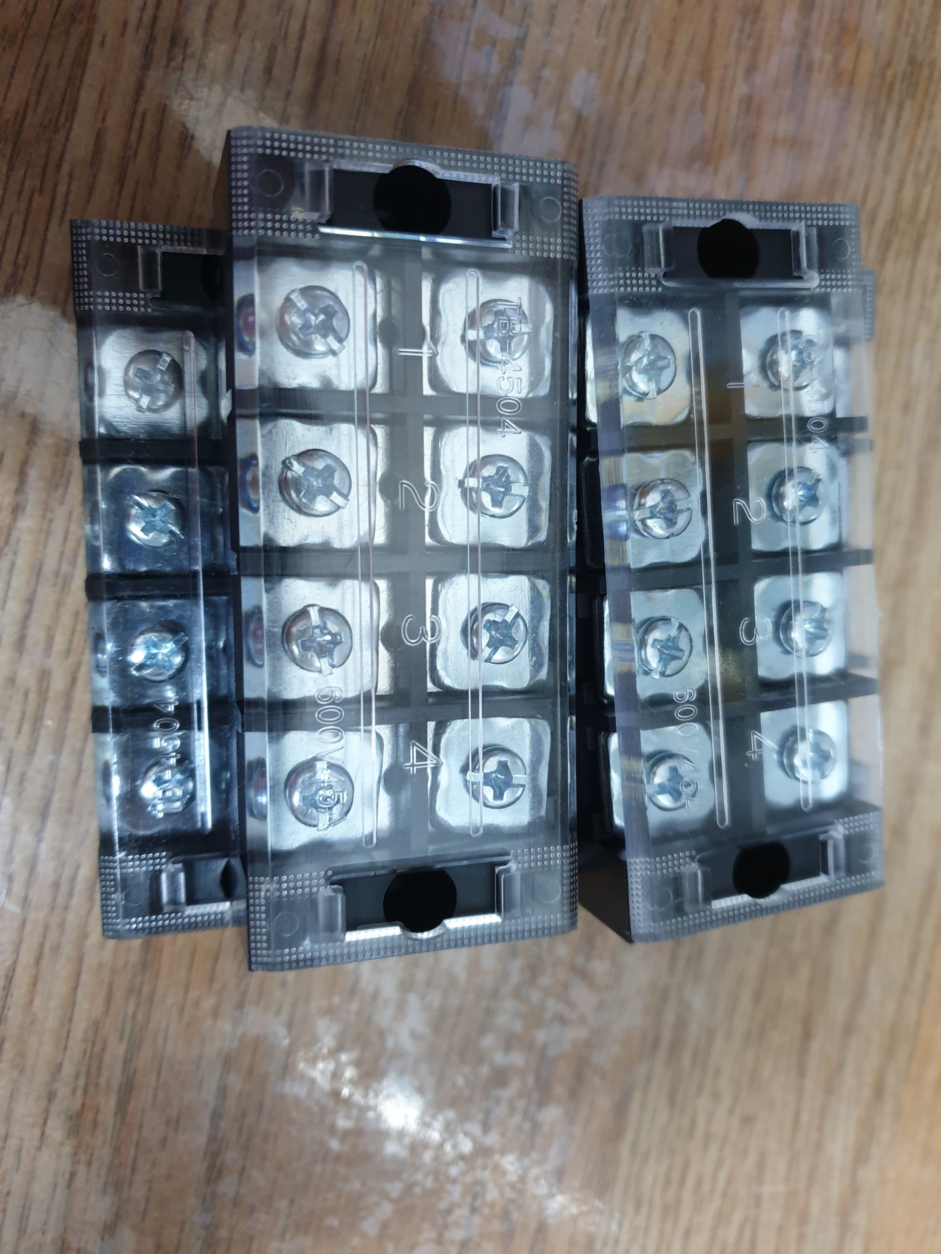 Cầu đấu điện domino 15a 4p 6p 12p