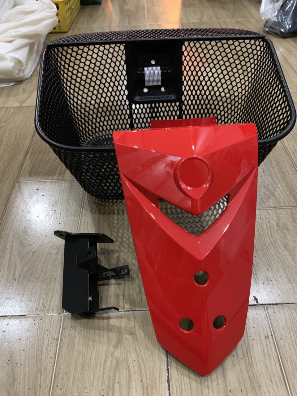 Bộ rổ và mặt nạ và bas gắn xe sirus