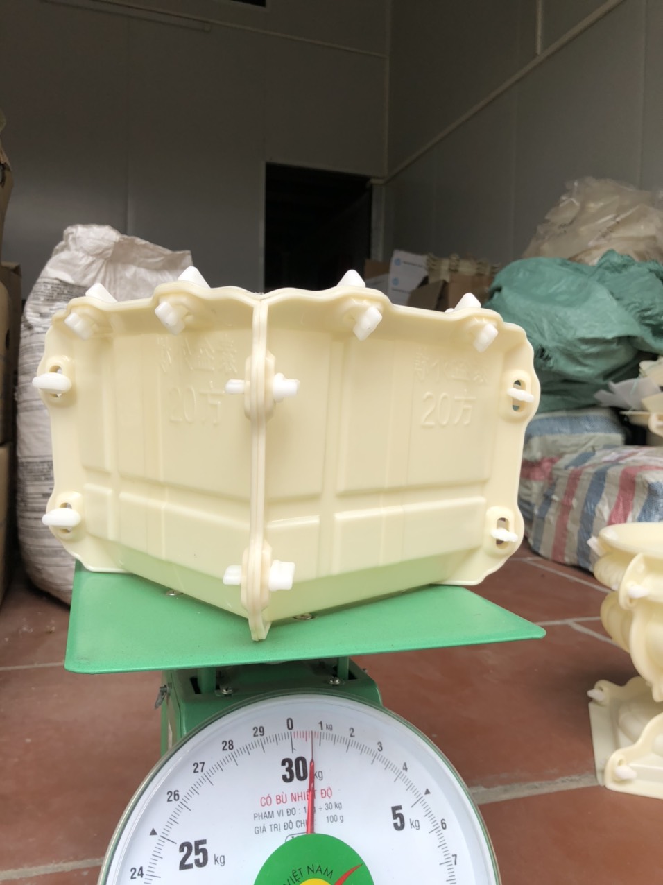 Khuôn đúc chậu cảnh vuông 20cm đổ đáy nhựa ABS có đủ lòng trong