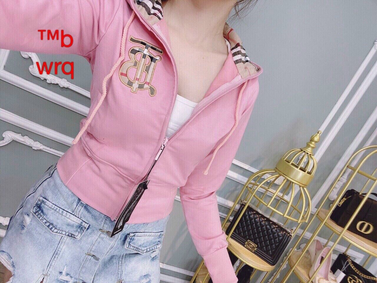 ÁO KHOÁT TAY DÀI CÓ MŨ CHỮ B, MẶT ĐI DẠO PHỐ HAY ĐI LÀM ĐIỀU ĐƯỢC. CÓ ĐỦ MÀU CHO CHỊ EM LỰA CHỌN
