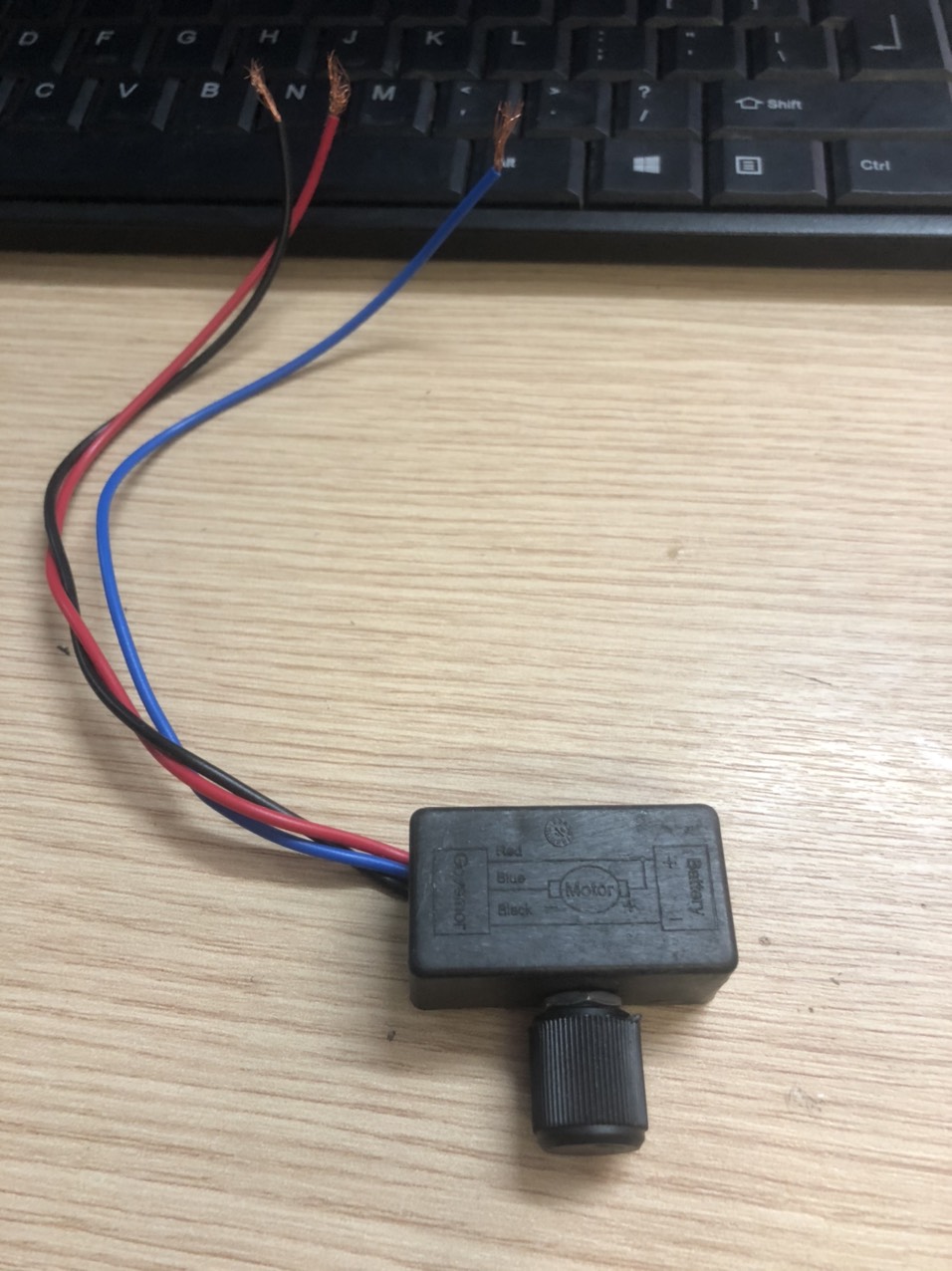 Máy bơm mini 12v - 5a kèm adapter