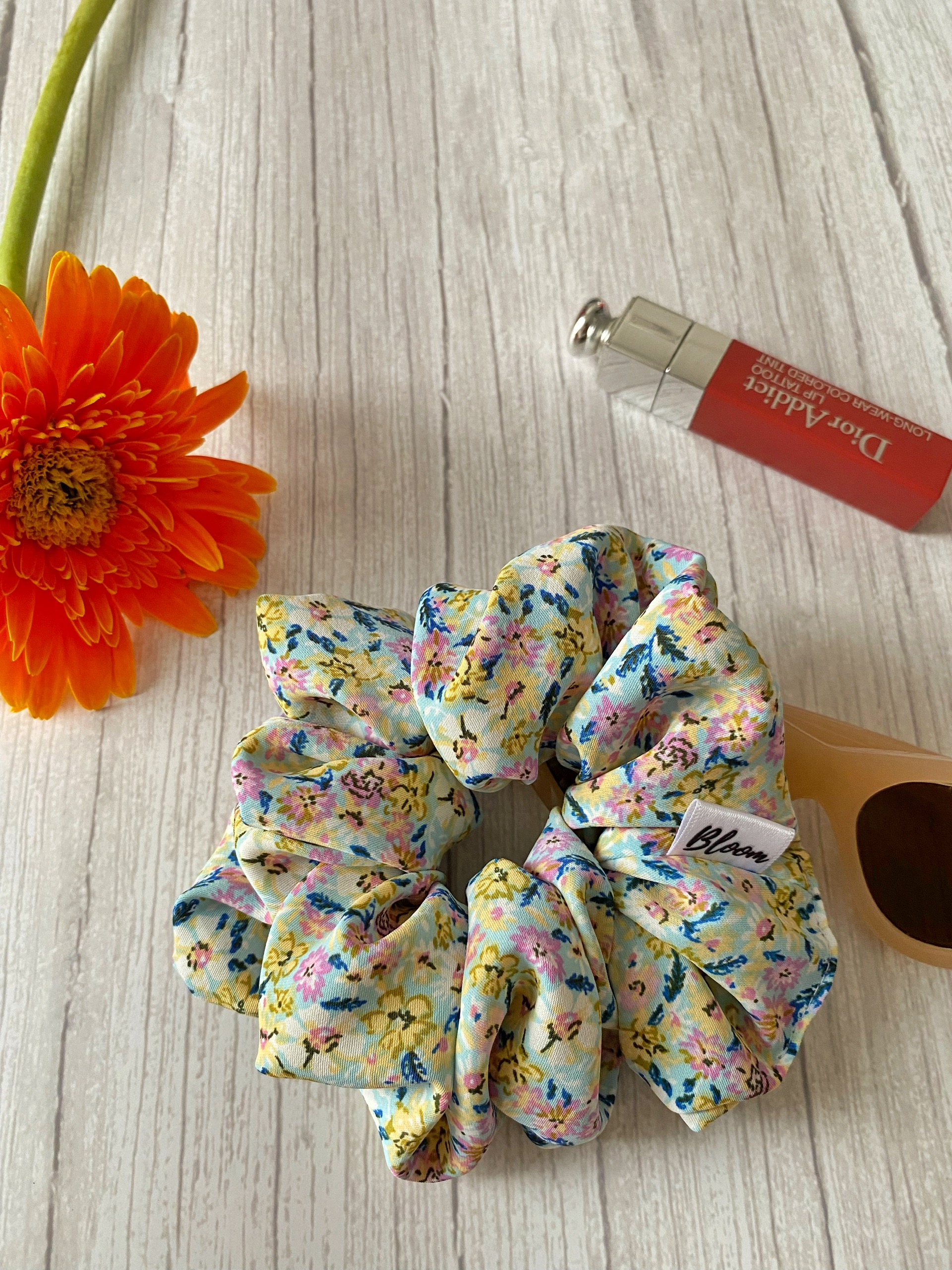Dây cột tóc lụa mango hoa nhí nền xanh mint Standard_ Scrunchies
