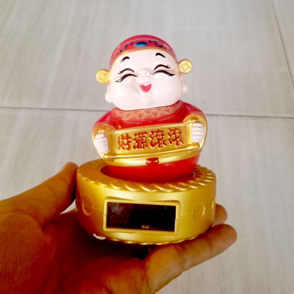 Tượng Thần Tài gật đầu vẫy tay năng lượng mặt trời cao 10cm
