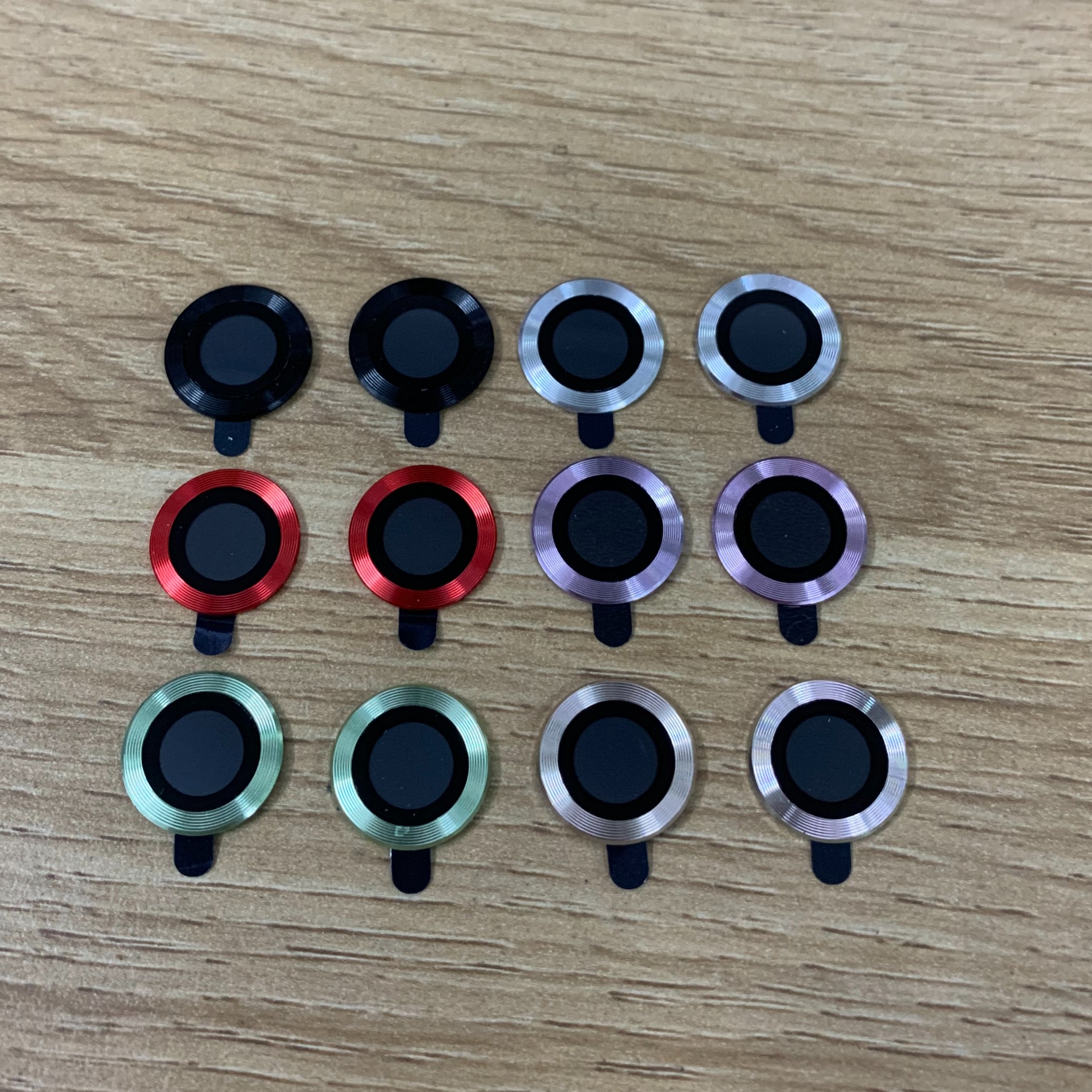 Dán kim loại bảo vệ từng mắt camera cho IPhone 11