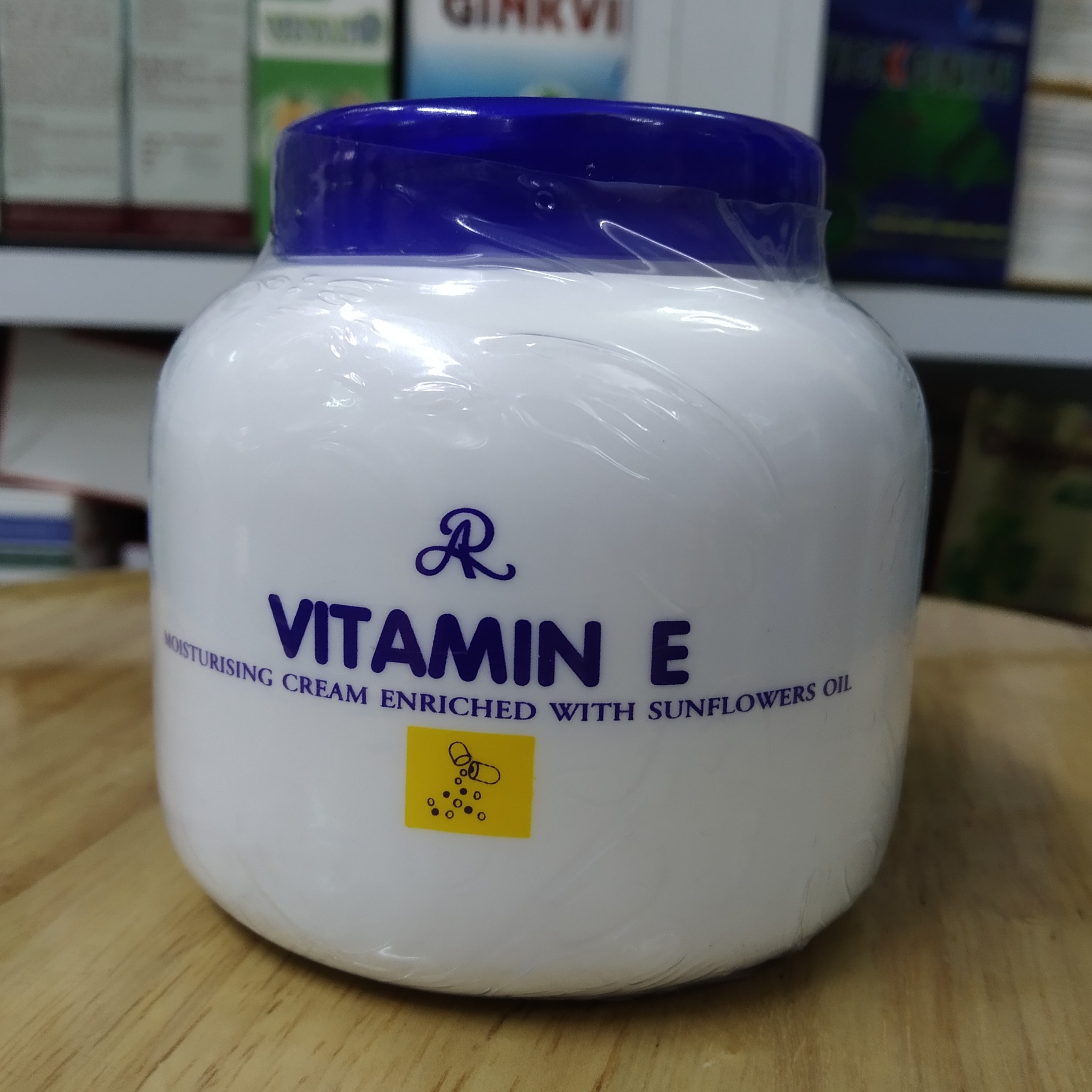 Kem dưỡng da cung cấp vitamin E Aron Thái Lan 200g