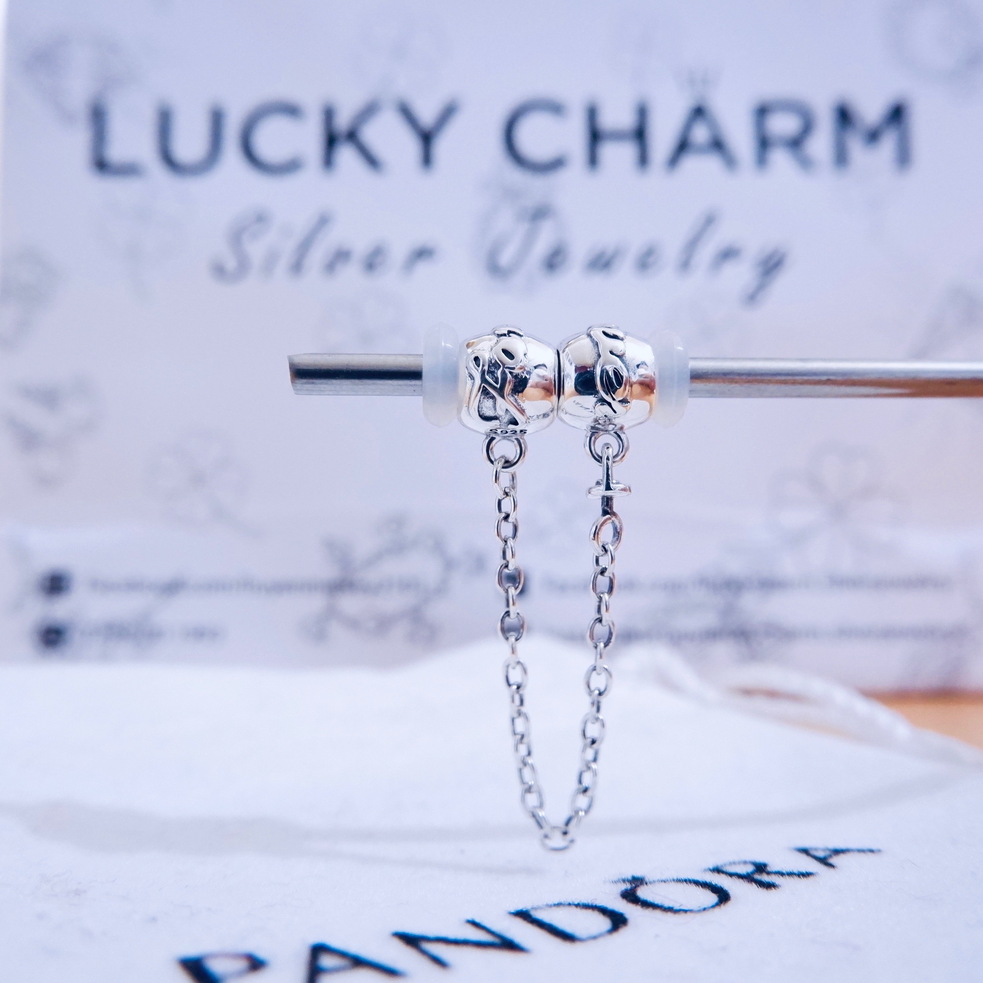 Charm xích chặn Forever Family bạc 025