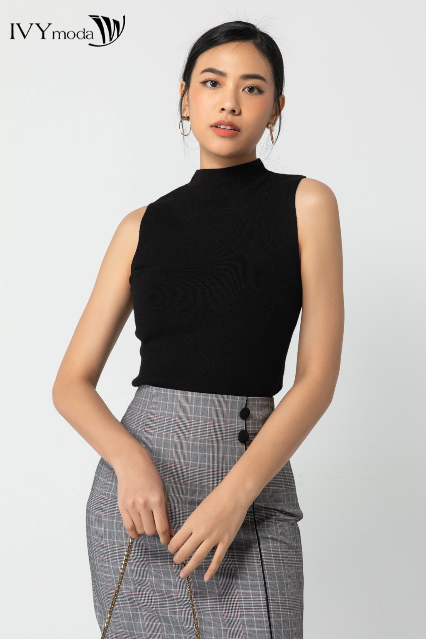 Áo len nữ dáng ôm sát nách IVY moda MS 56B8052