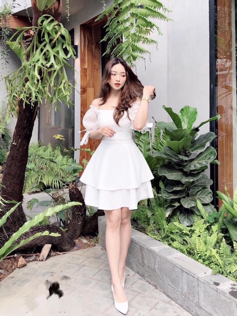 Đầm trắng tầng tay voan
