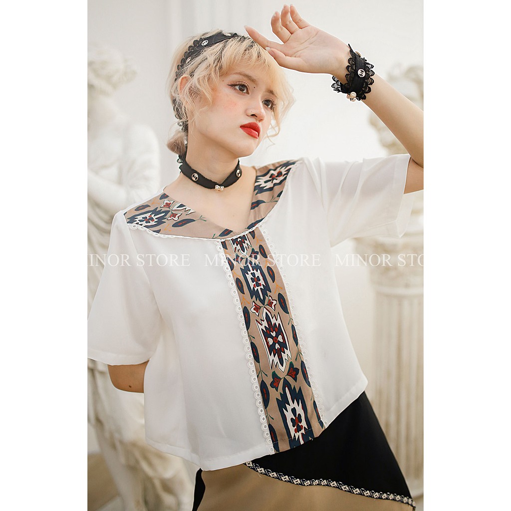 ÁO KIỂU HỌA TIẾT GIỮA VIỀN REN [MINOR EMILIA]