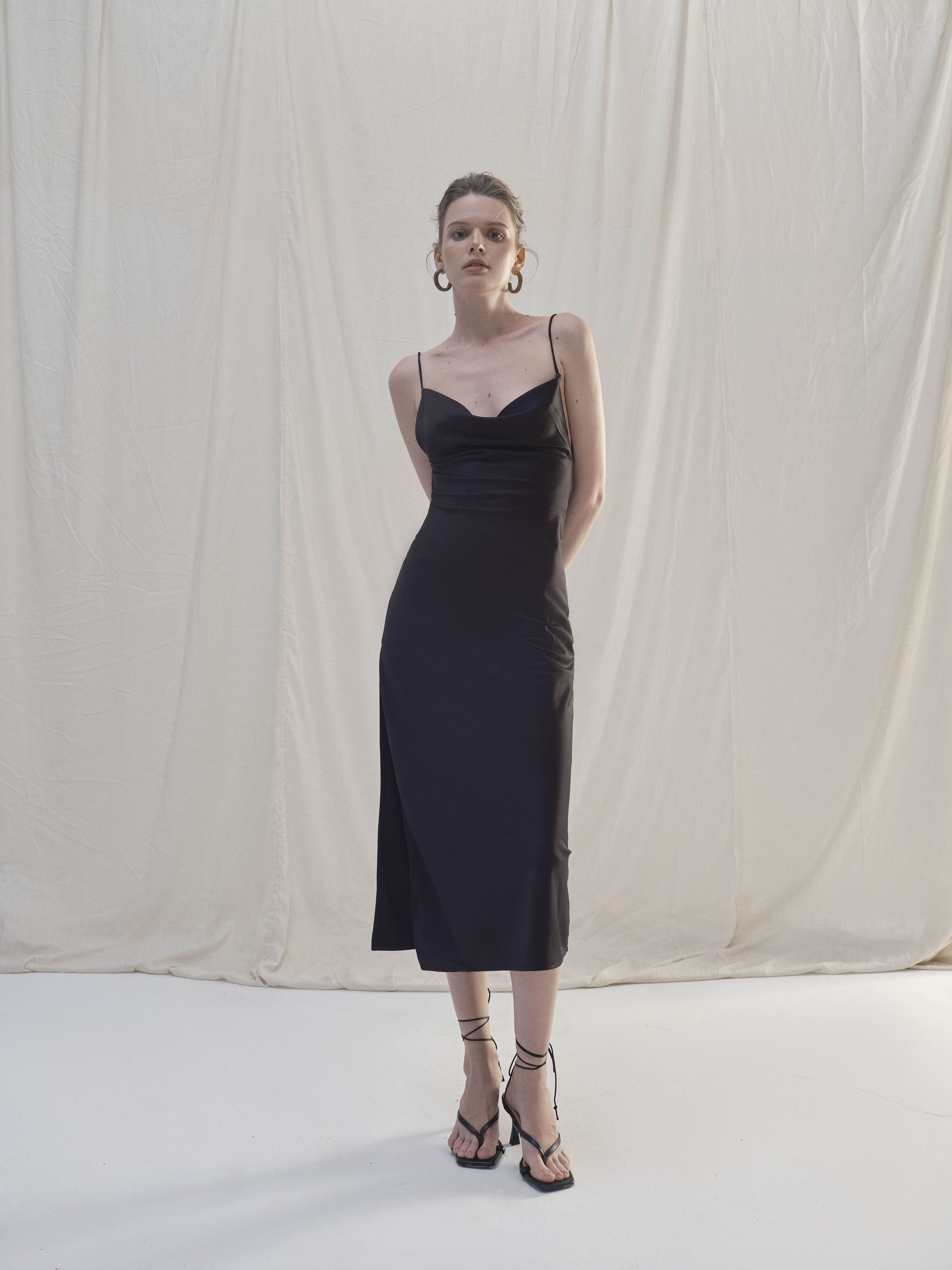 Season Studios| Đầm cổ đổ lụa Saturday Dress.