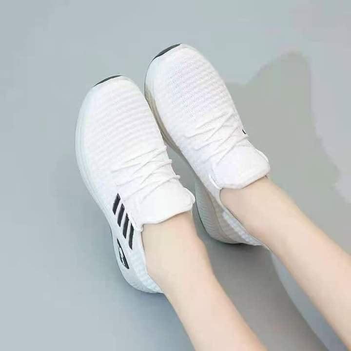 Giày Thể Thao Nữ Đế Trắng Giá Tốt