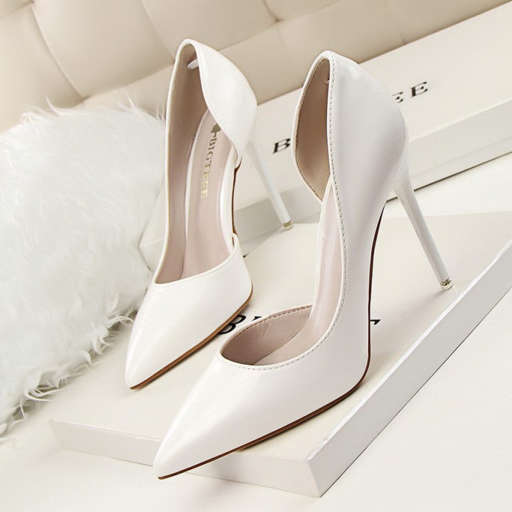 638-5 HIGH HEELS BIG TREE