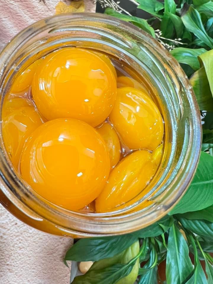 Lòng đỏ trứng gà ngâm mật ong