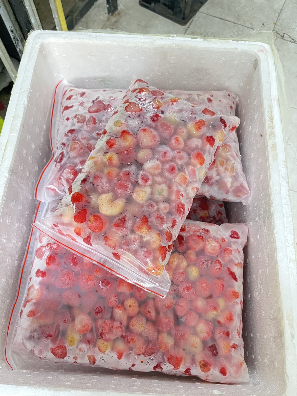 [GIAO HỎA TỐC HCM ]Dâu đông lạnh Loại II -0.5kg - Trái cây Cười