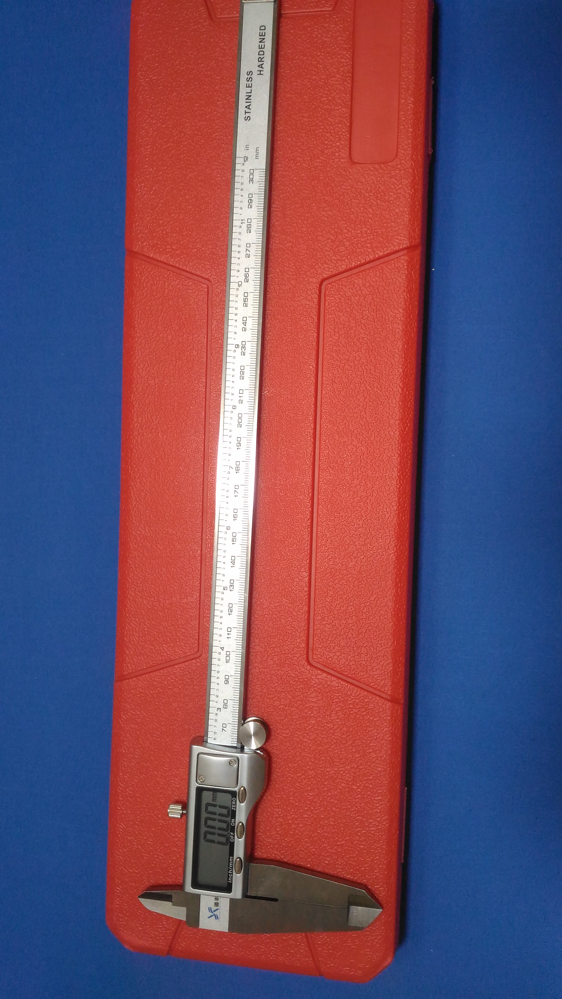 Thước kẹp điện tử thép không gỉ 300mm. Tự động tắt khi không dùng đến, giúp tiết kiệm pin