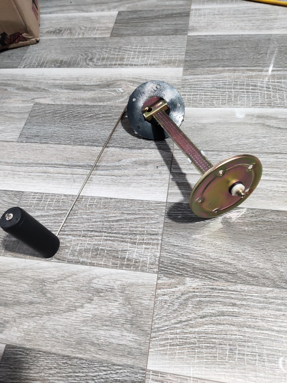 Sản phẩm gia đình làm: Phao báo dầu 153 mặt bích 8,5cm