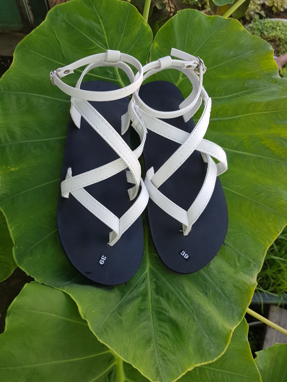 xăng đan nữ ( đế đen quai trắng ) size từ 34 đến 42
