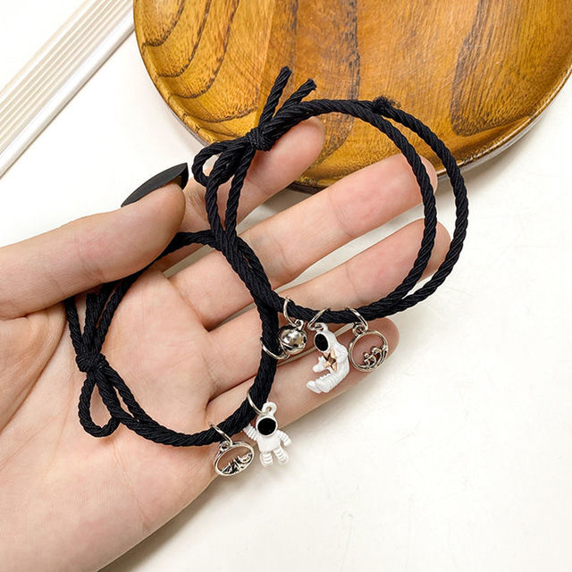 vòng đôi nam châm phi hành gia