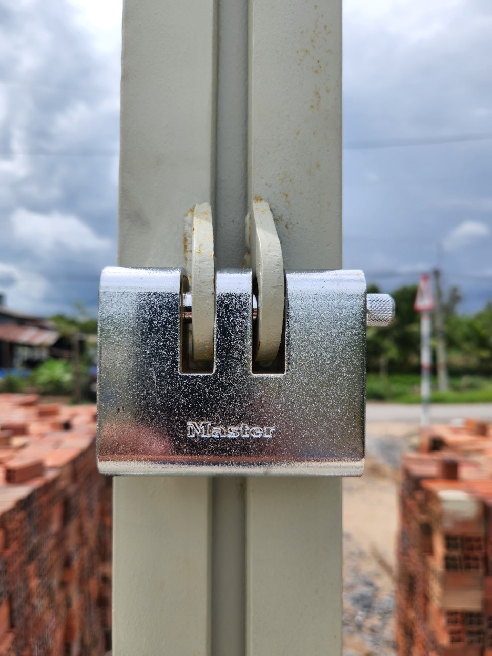 Ổ khóa cầu ngang Master Lock 695 D - MITISHOP