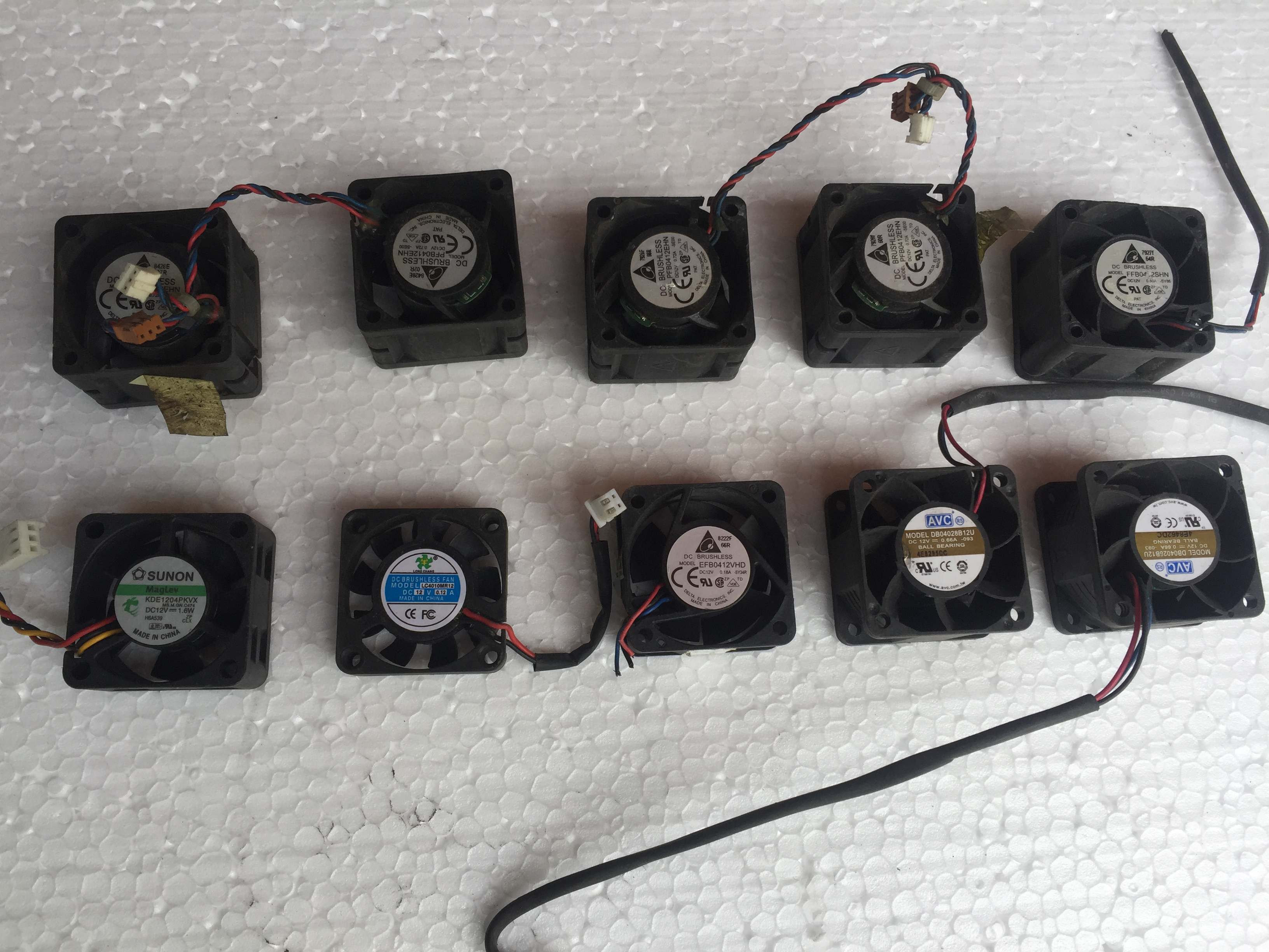 Quạt Fan 12V kích thước Fan 4 (4x4Cm) dòng điện từ 0.2A-0.5A