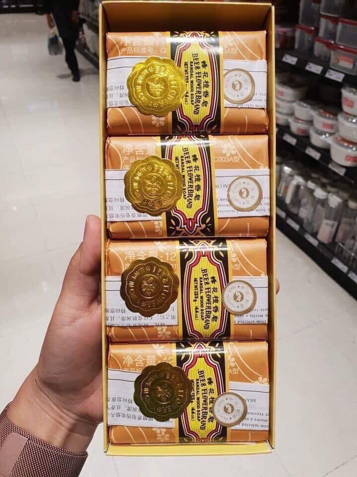 Lốc 4 Xà Bông Trầm Con Ong Bee & Flower Brand